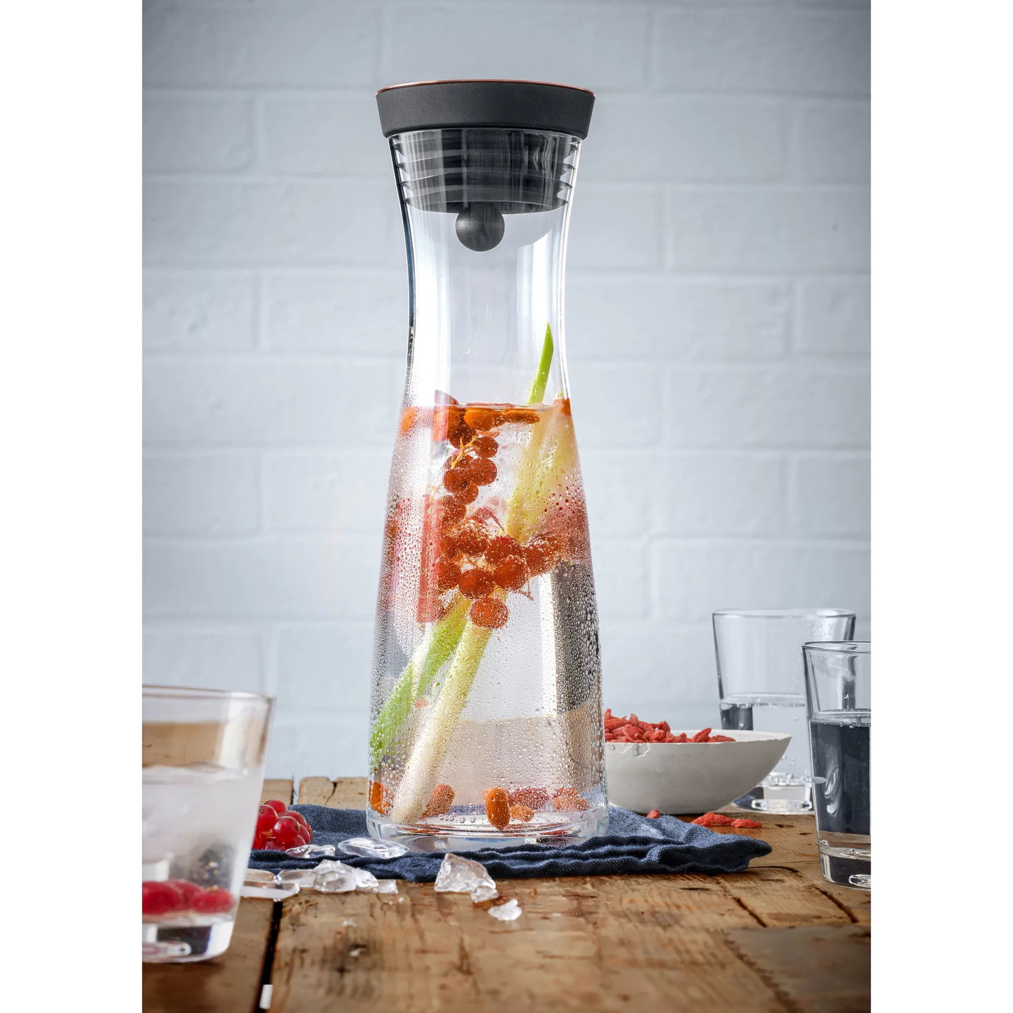 WMF Basic Wasserkaraffe, 1 l, Kupfer| Karaffen & Dekanter