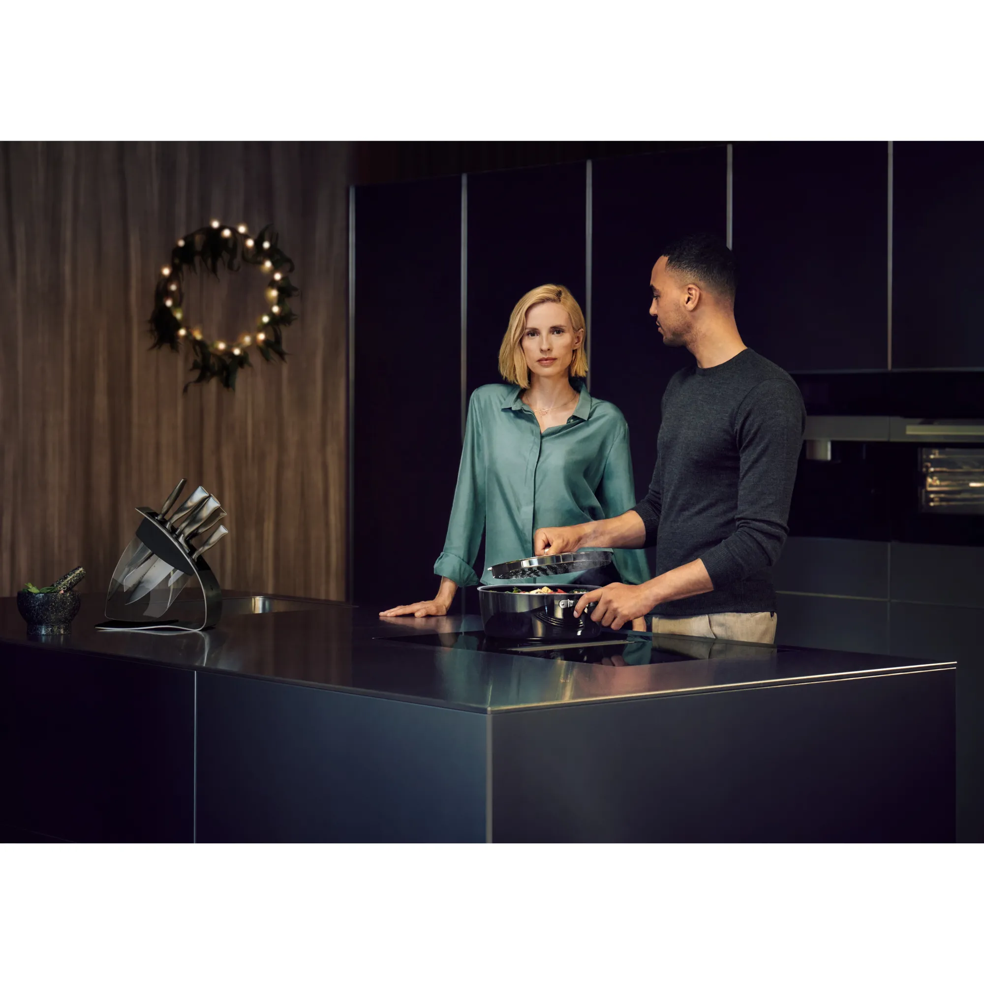 WMF Fusiontec Aromatic Schmortopf, 28 cm, Black| Bräter & Schmortöpfe
